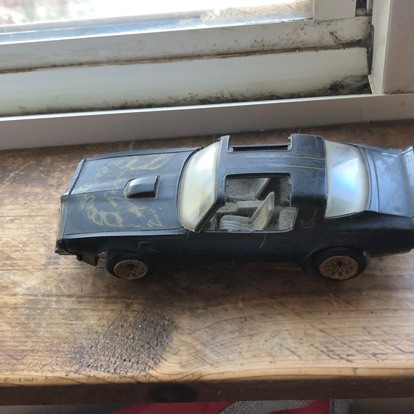 Black Diecast Model Car with Gold Details - Picture 4 of 6